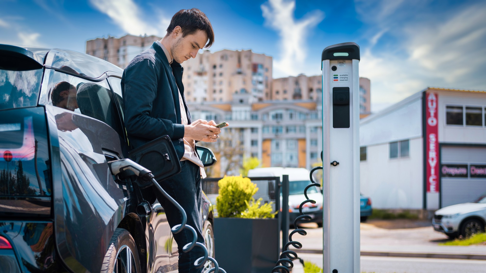Polnjenje električnega vozila